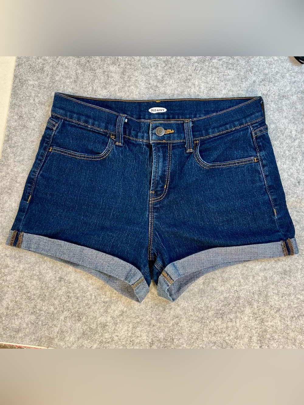 Old Navy Size 6 Women’s Cuffed Midrise Blue Jean Shorts